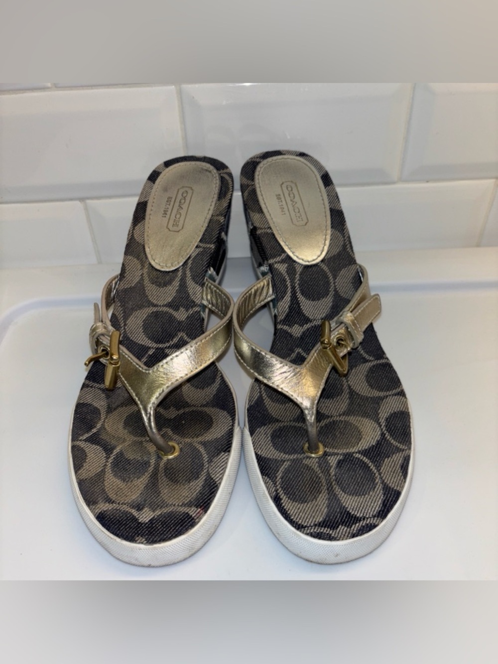 Coach Pristine patchwork signature canvas wedge sandals Size 8.5 B - Picture 4 of 9